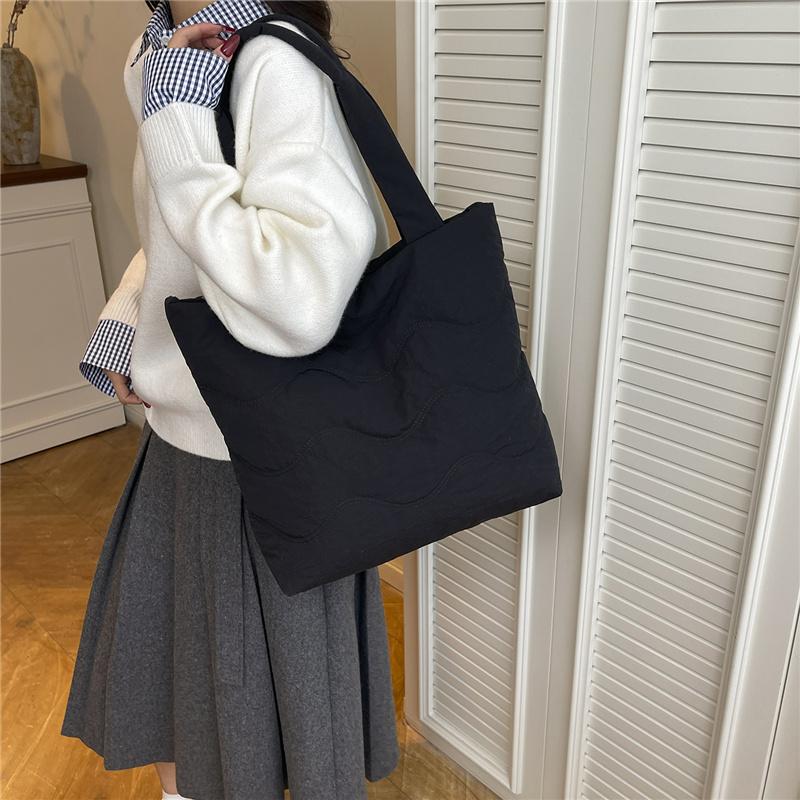 Minimalist Nylon Tote Bag for Women – Lightweight & Water-Resistant Design with Wave Stitching, Perfect for Daily Use