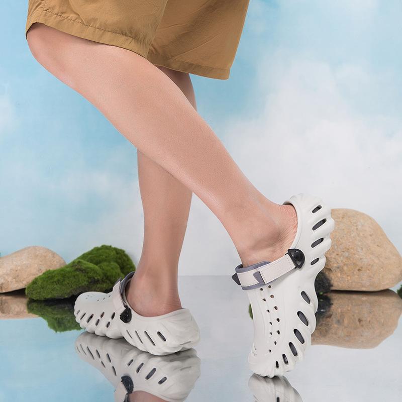 The star wears the same trendy brand hole shoes in summer, non-slip thick-soled beach shoes, light and breathable large-size sandals.
