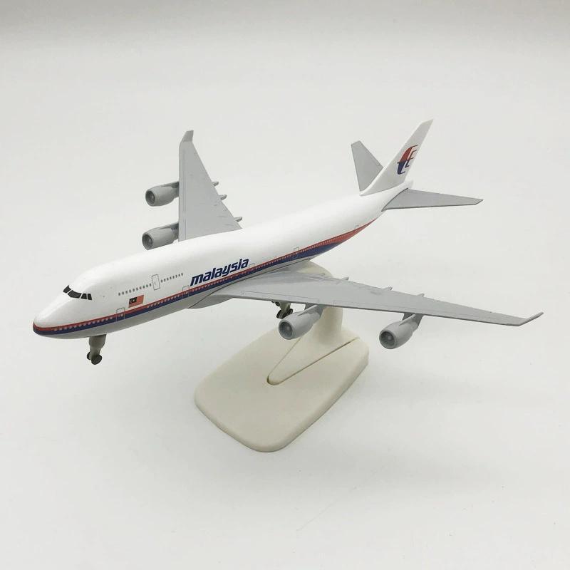 747 Malaysia 20cm Diecast Metal Airplane Toy Model Airlines Model Plane Alloy Display Collectible Model Kit for Aviation