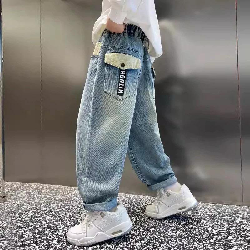 Lässige blaue Jeans-Hose für große Jungen