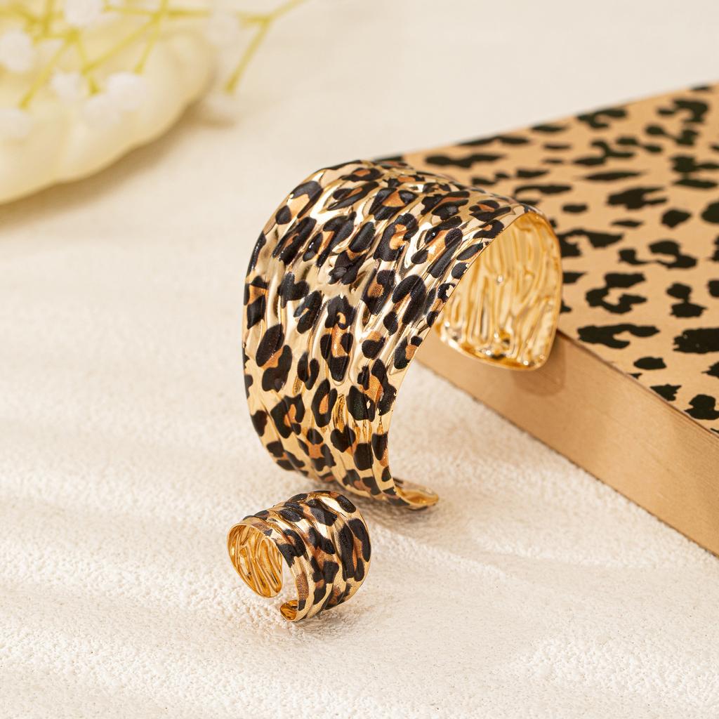 Personalized Exaggerated Jewelry Leopard Print Geometric Irregular Bracelet Ring Two-piece Set Suitable for Parties