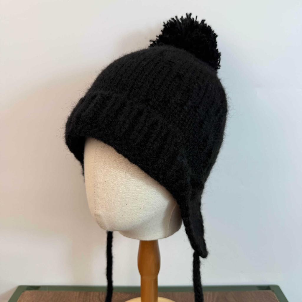 Süße und niedliche Haarbällchen-Strickmütze für Damen, Herbst und Winter, warmer Gehörschutz, Band, umgeschlagene Krempe, Wollmütze, die das Gesicht zeigt, kleine Pullovermütze