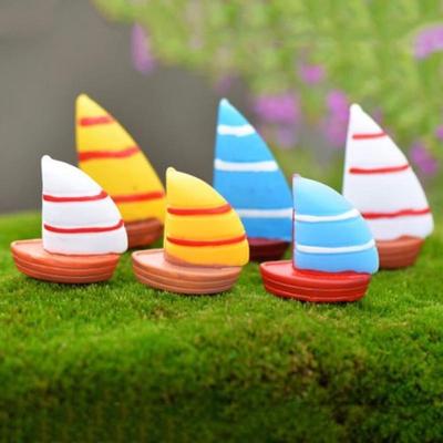 Miniatur Harzfiguren Künstliches Segelboot Boot Harz DIY Handwerk Mikrolandschaft Moos