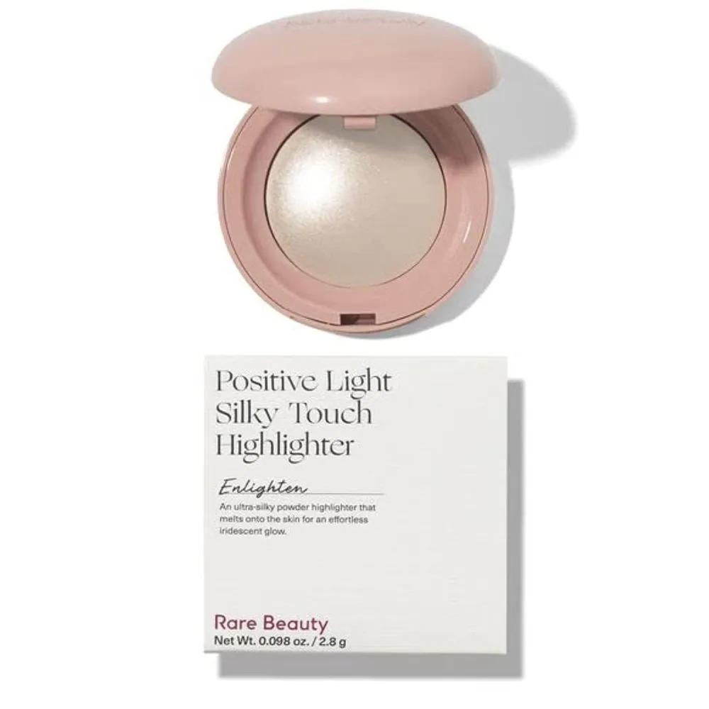 Rare Beauty Highlighter Enlighten