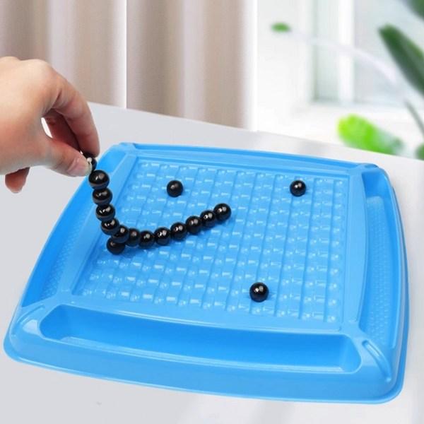 Bojová magnetická šachová sada obsahuje 20 magnetických kuliček + Penaltovou ruletu + Šachovnici + Úložný sáček, R79146L, 1 sada, Modrá