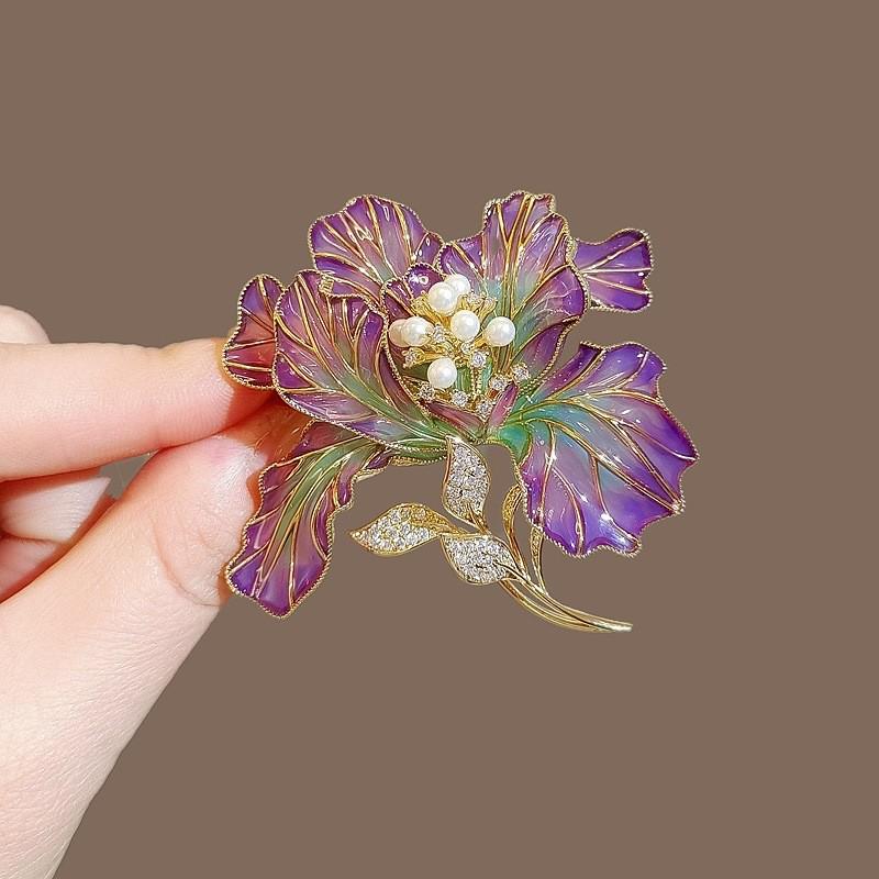 Vintage Peony Pearl Fan Brooch: Elegant Retro Flower Pin for Women’s Suits