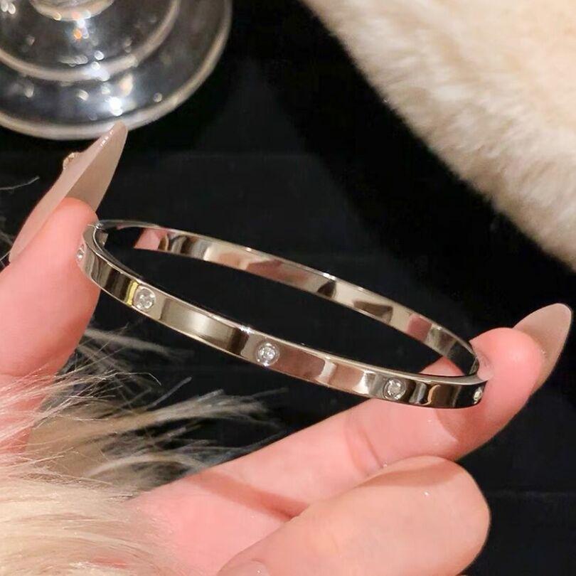 

Легкий роскошный высококачественный браслет с бриллиантами, женский серебряный браслет из титановой стали, браслет для пар, ювелирные изделия для рук