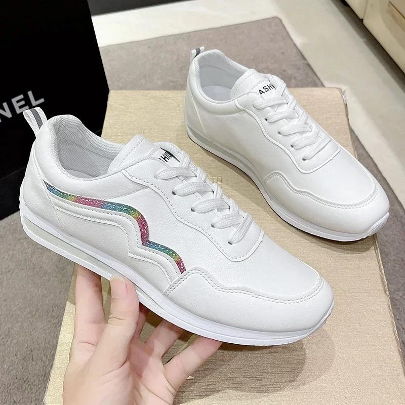Damskie sneakersy z PU skóry białe casualowe sznurowane płaskie buty sportowe outdoorowe lekkie wygodne antypoślizgowe buty do biegania