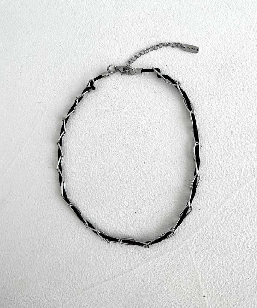 Rise More Twist Choker