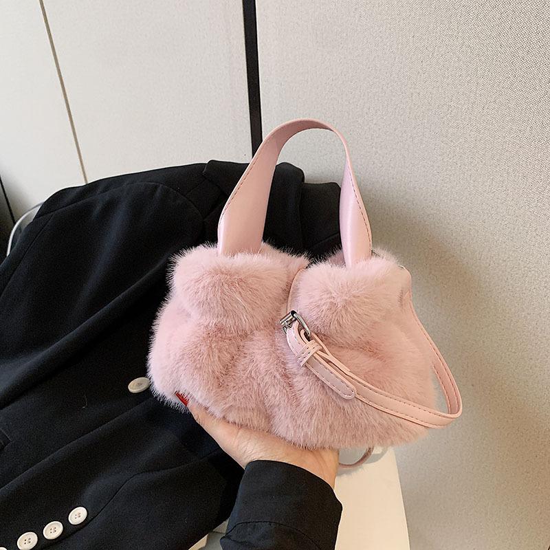 

Нова осінньо-зимова плюшева сумка 2024 р. Жіноча ручна плісирована сумка-відро в корейській версії, модна хутряна сумка зі скошеним кутом рожевий