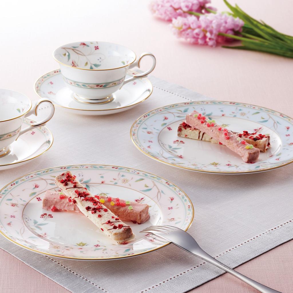 Noritake Plates Set of 21cm Floral Pink and Blue Bone (Pair 2) Print, China, P97211/4409-56