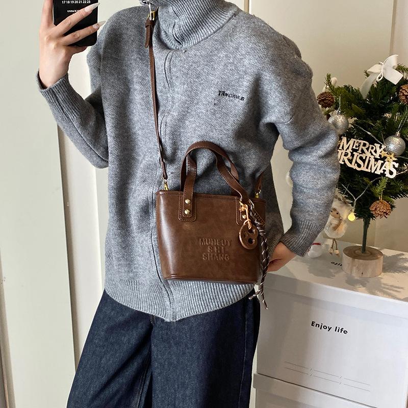 Retro Portable Bucket Bag Women's 2025 New Winter Popular Versatile Messenger Bag Commuter Messenger Bag