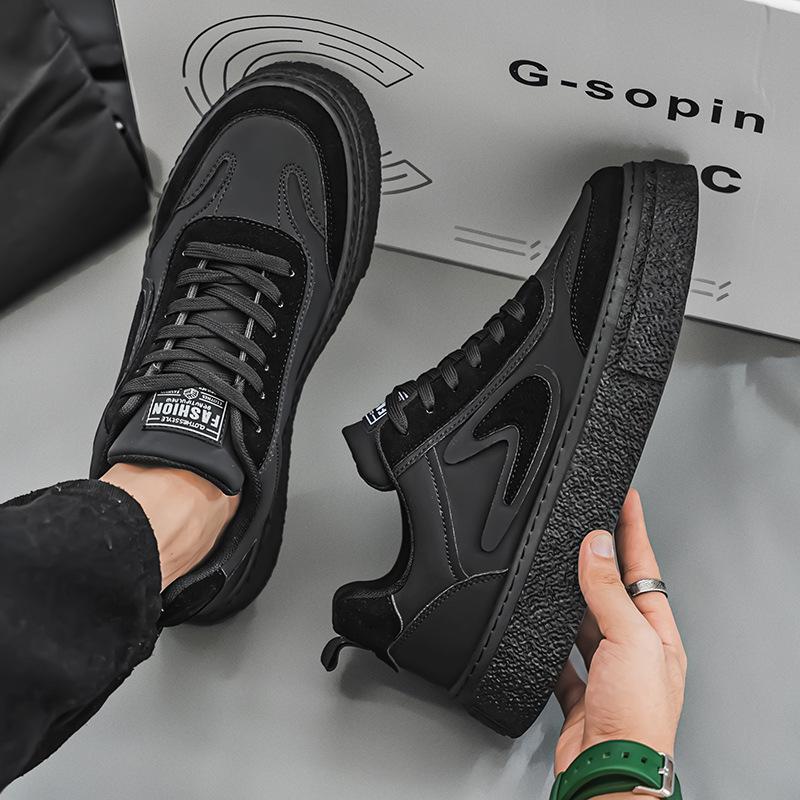 

Нові модні німецькі кросівки на товстій підошві чоловічі кеди на платформі однотонні кросівки для спорту та відпочинку студентські вуличні скейтбордичні кросівки 44 чорний