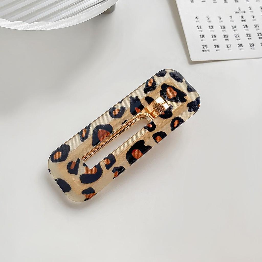 Barrette à cheveux en acrylique imprimé léopard: Barrette à frange rétro haut de gamme pour femmes