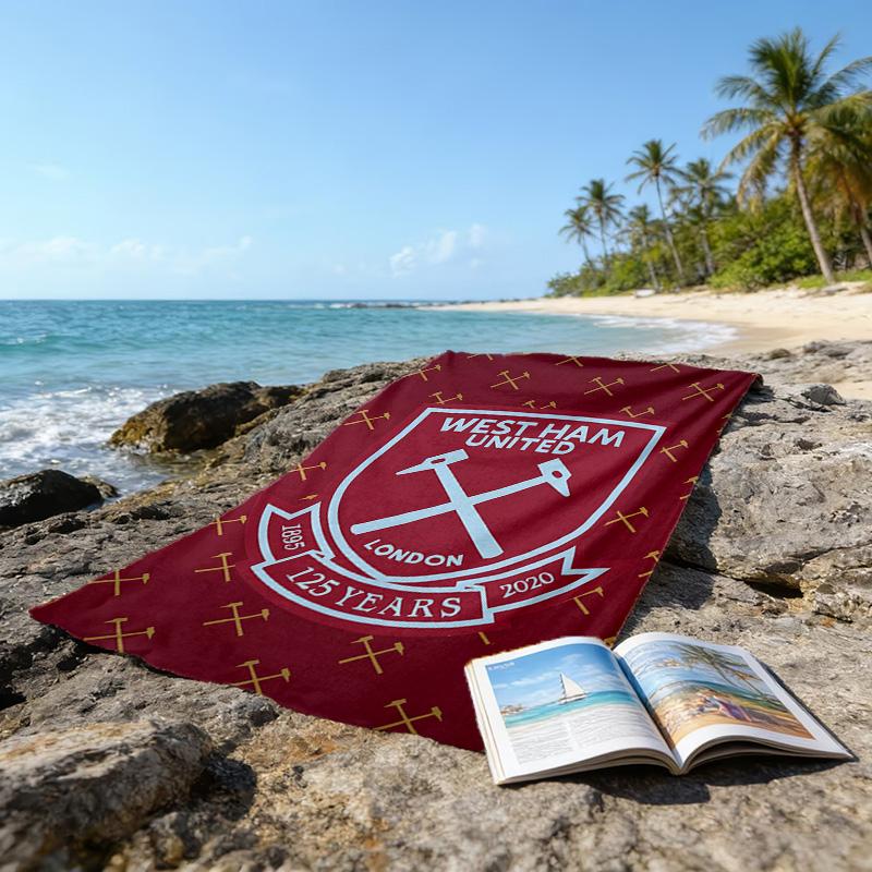 1pc Football Team (61) Beach Towel, Beach and Seaside Swimming Pool Equipment, Fashion Pattern, Rectangular, Travel Essentials