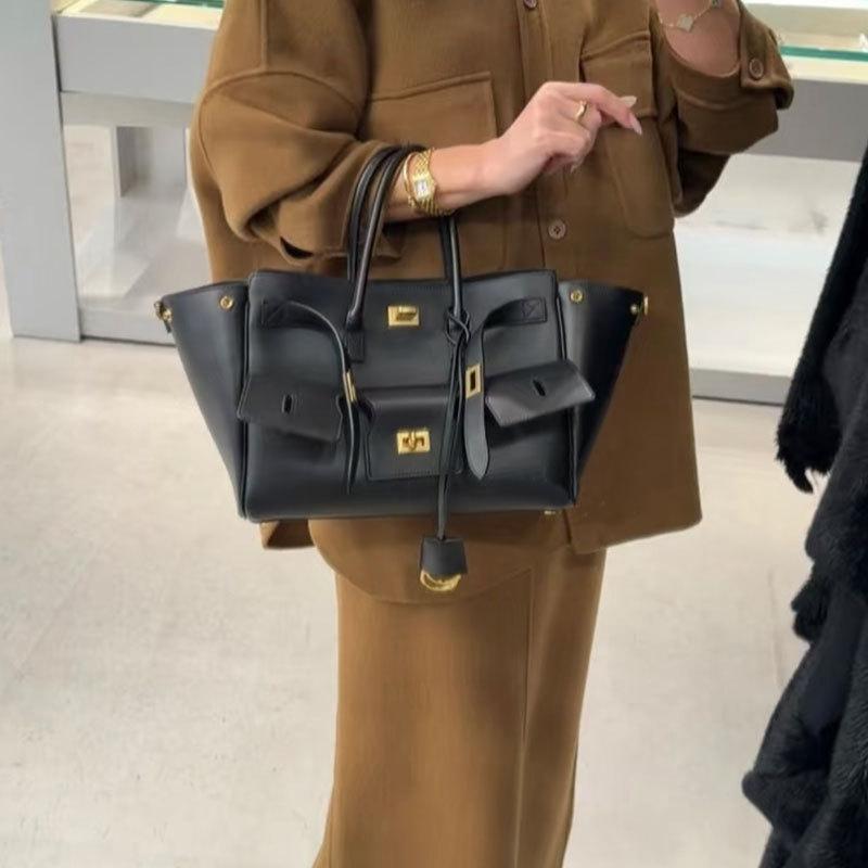 Fashionable versatile tote bag, single-shoulder crossbody bag, women's simple handbag, underarm bag, high-end niche design  bag
