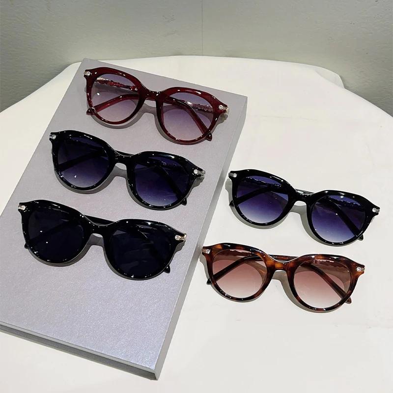 Round Sunglasses with Rhinestones Women  New in Gradient Outdoor Decor Shades Trendy Luxury Brand Design Sun Glasses