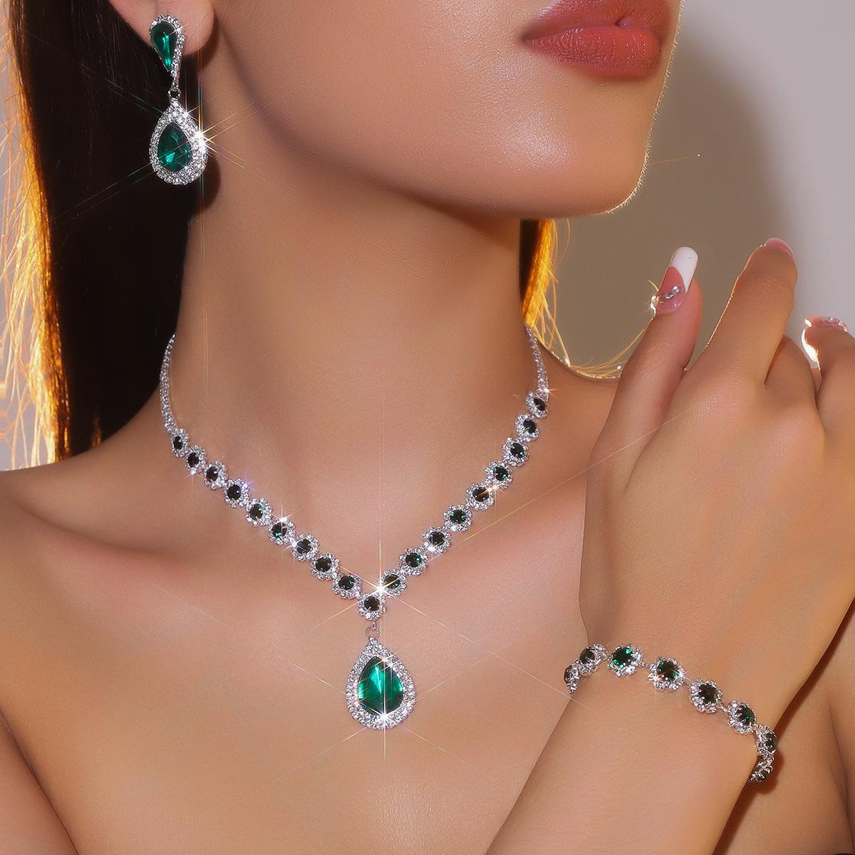 

Роскошное бриллиантовое колье, серьги, браслет, комплект из трех предметов, модный трендовый предмет, серьги, комплект из браслета.