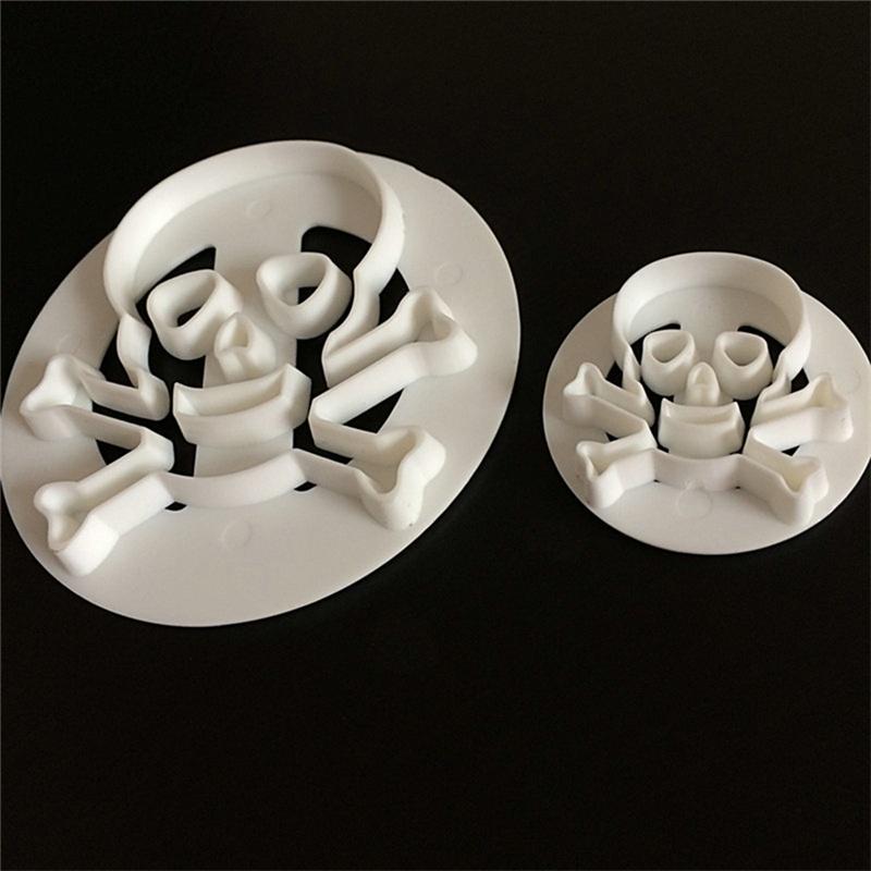 2Pcs/set Skull Shape Fondant Cake Cookie Sugarcraft Cutters Molds Tools Halloween Pirate Flag Cake D