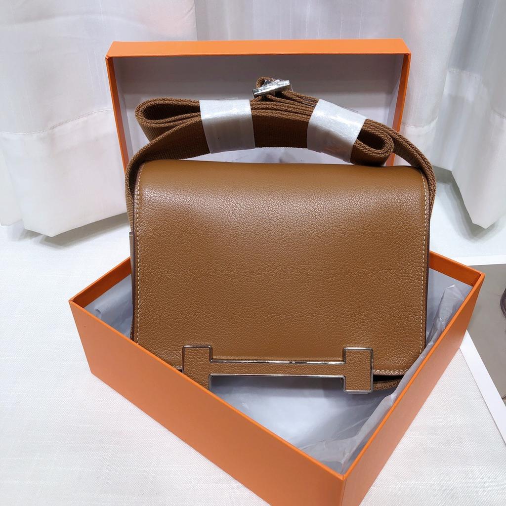2025 New wide strap geta clog bag leather women's bag commuting versatile one-shoulder crossbody stewardess bag small square bag