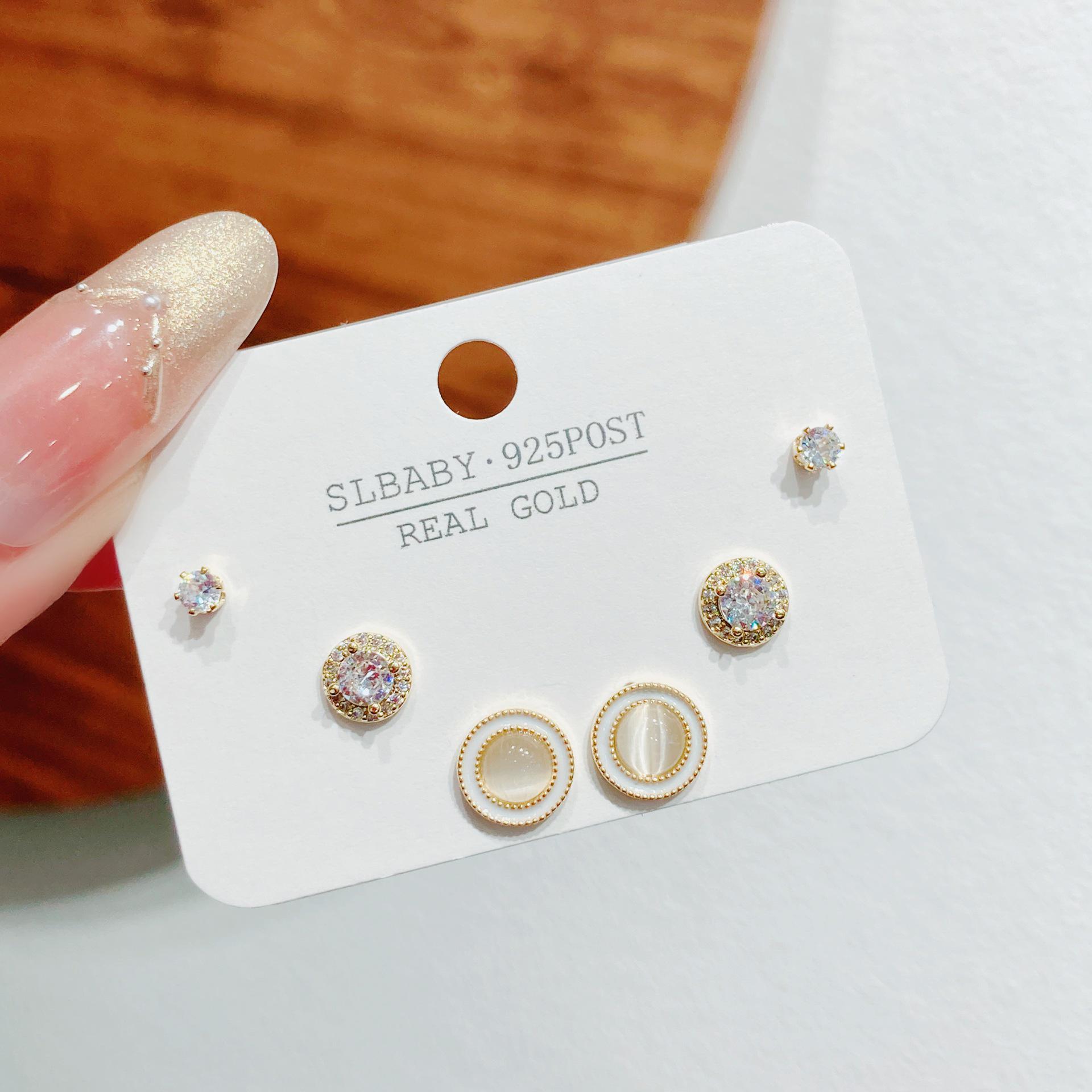 

High-End S925 Cat s Eye Diamond Stud Earrings - Elegant Round Design for Women