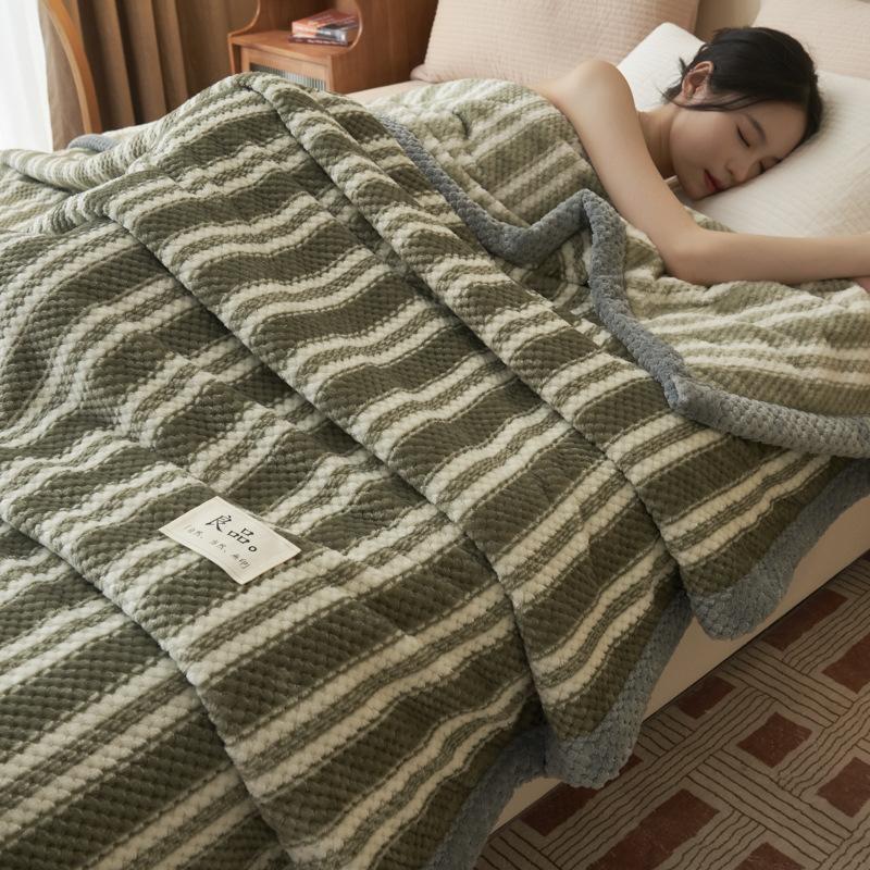New Type of Printed Style Blanket, Bean Down Multifunctional Dormitory Nap Blanket