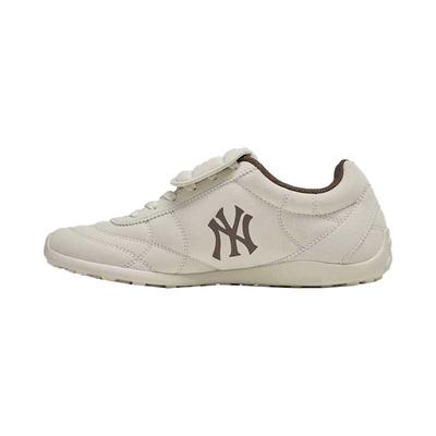 Încălțăminte unisex – Adidaşi