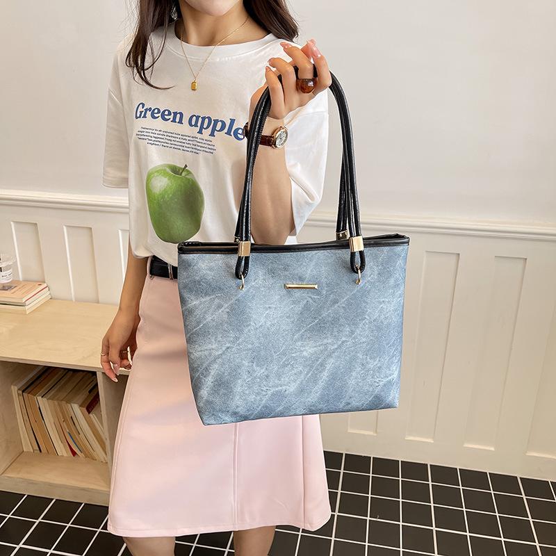 Luxury Spring/Summer 2026 Women's Fashionable Large Capacity Tote Bag - Versatile Single Shoulder Commuting Bag