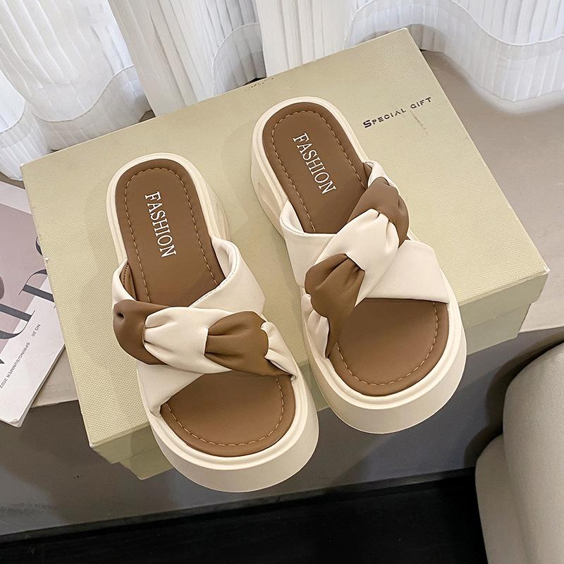 

Fairy cool slippers female outer wear summer 2025 new beach fashion Internet celebrity cross platform slippers female 40