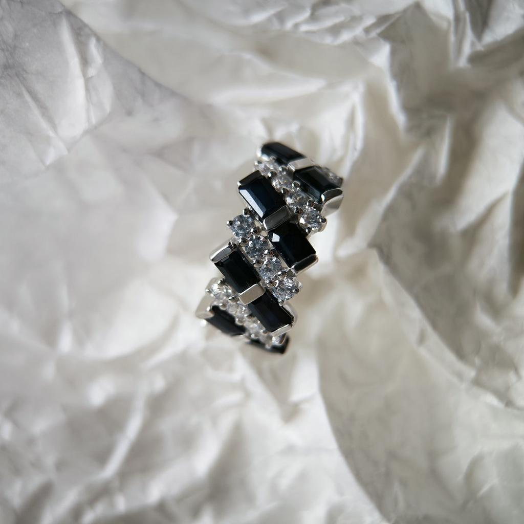 Серебряное кольцо с натуральным сапфиром 5.625ct, фианитами, вес изделия 5,4 гр (2202875)