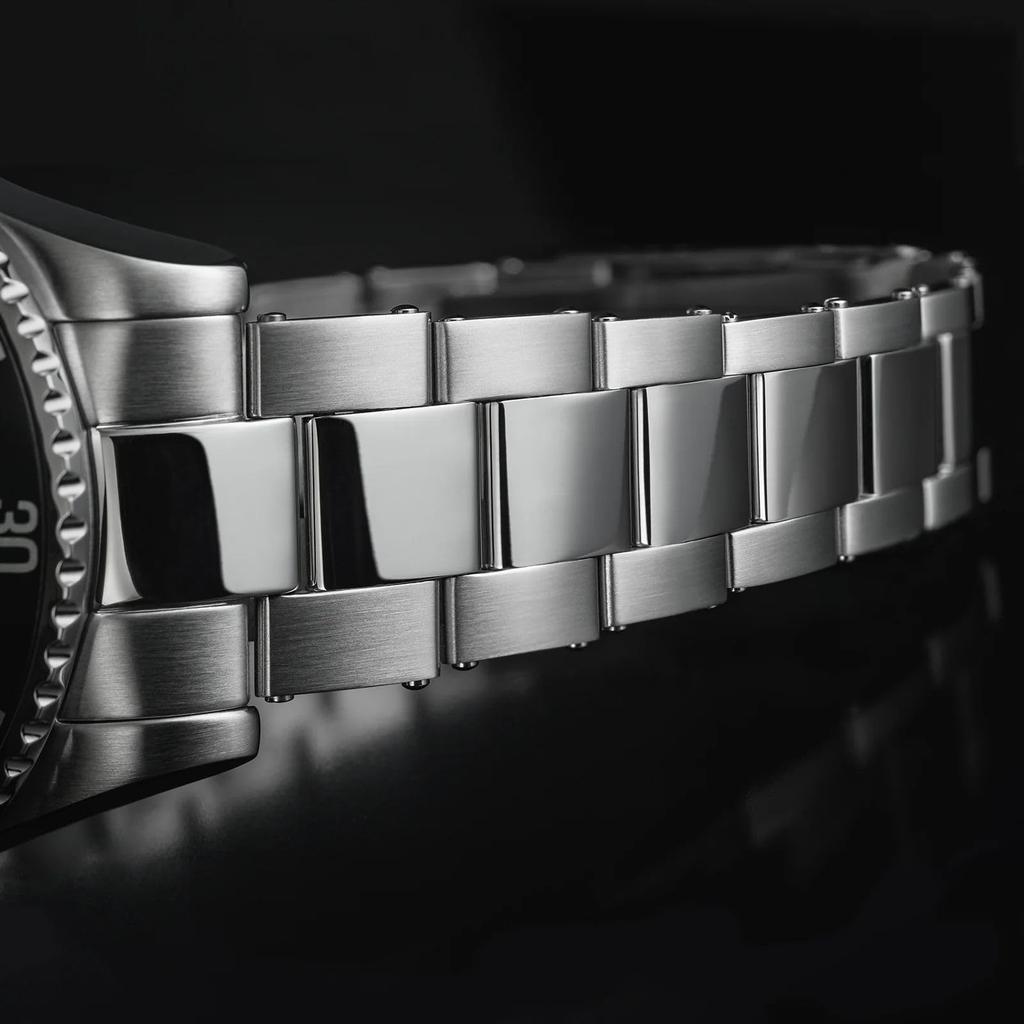 Davosa Automatic Water Resistant To 10 Swiss Silver 161.525.50S Men's Watch, ATM, Made,
