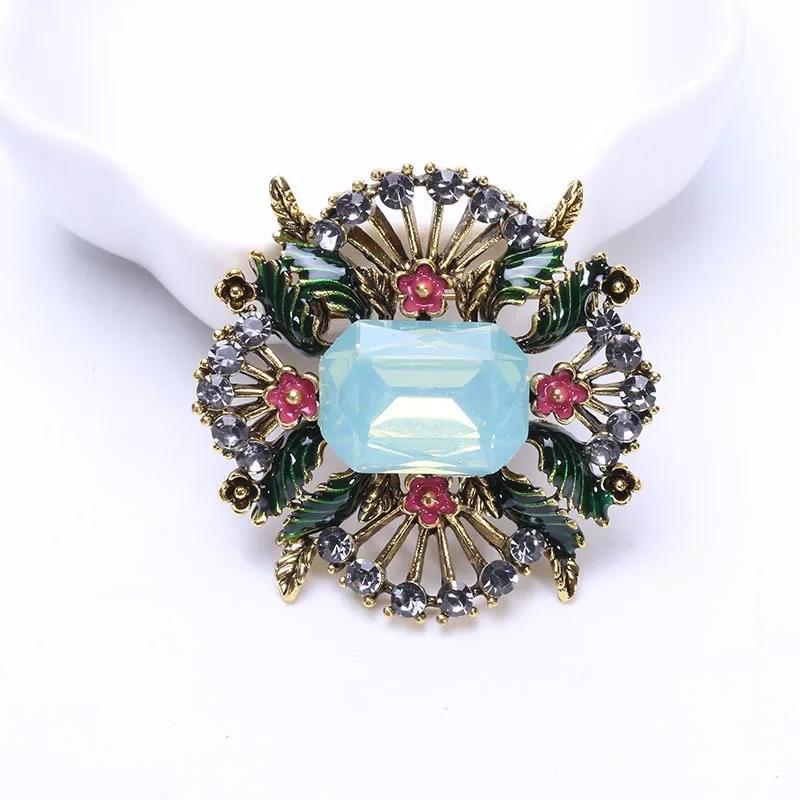 Elegant Vintage Hollow Crystal Geometric Brooch Light Luxury Oil Drop Badge Unisex Set Party