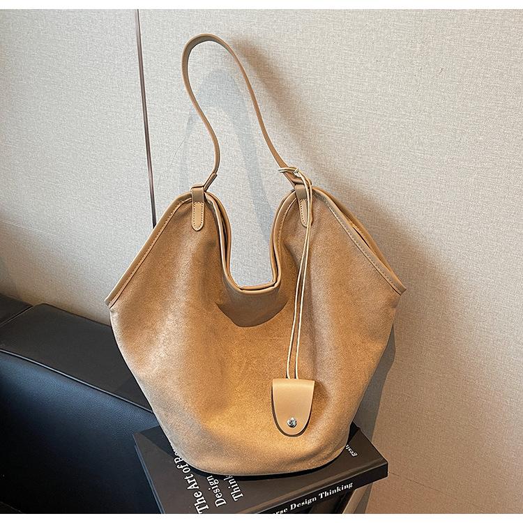 

2025 Japanese retro suede tote bag new large-capacity high-end commuter casual leopard print underarm bag