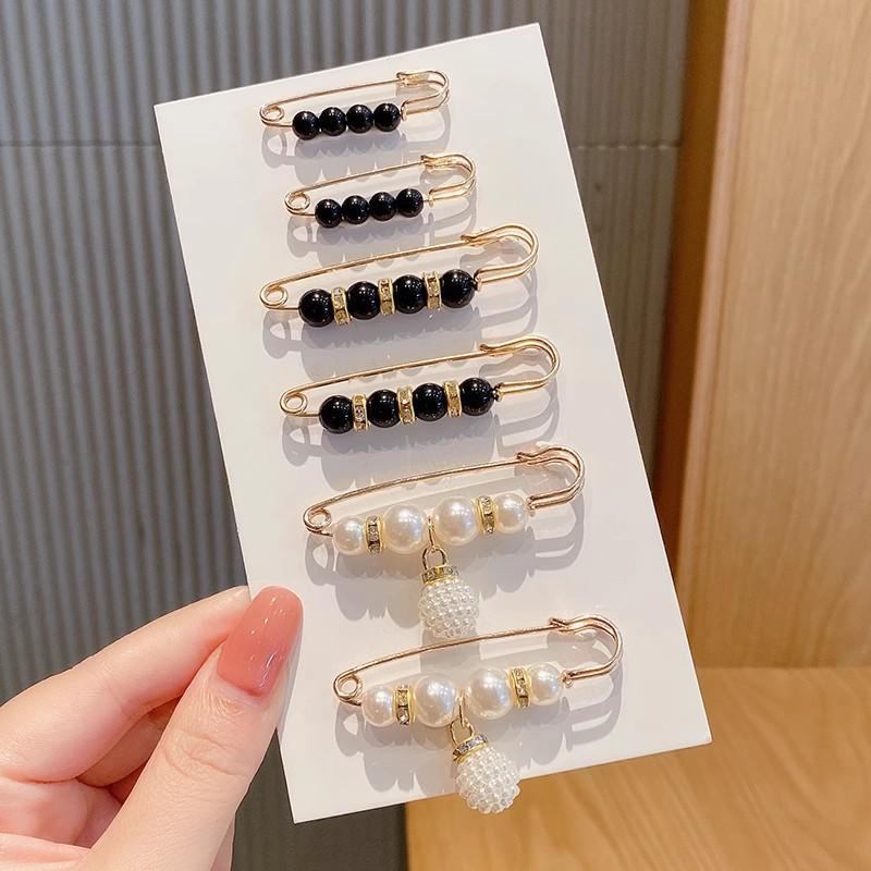 Women's Adjustable Pearl Safety Pin for Waist-Cinching and Neckline Fixing