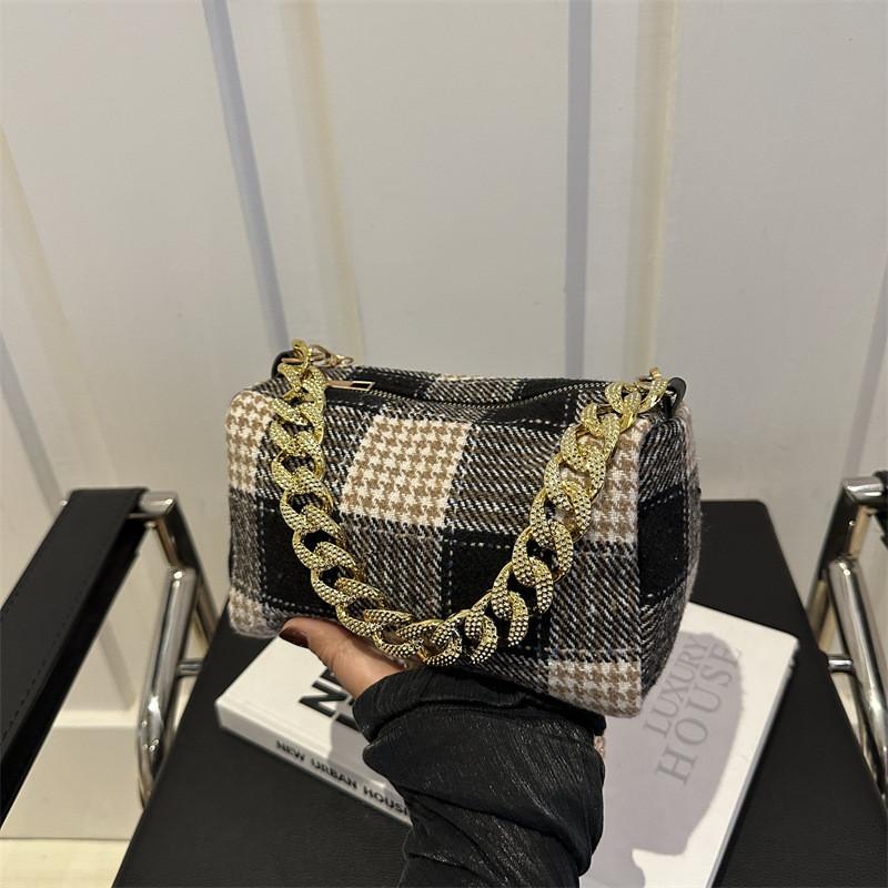 Elegant Canvas Crossbody Bag For Women With Chic Patterns And Spacious Interior