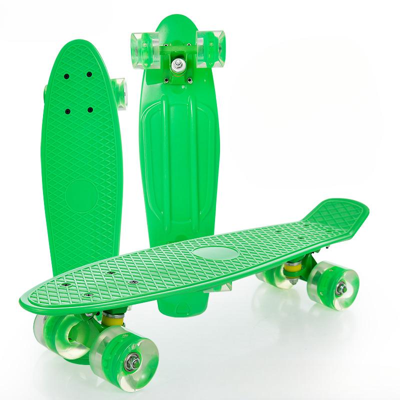 Neu Kunststoff Vier-Rad Fisch Skateboard Blinkende Rad Straße Einzigen Verzogen Skateboard