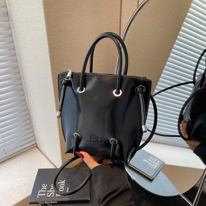 Summer small bag women's versatile new fashion niche shoulder messenger bag bucket bag
