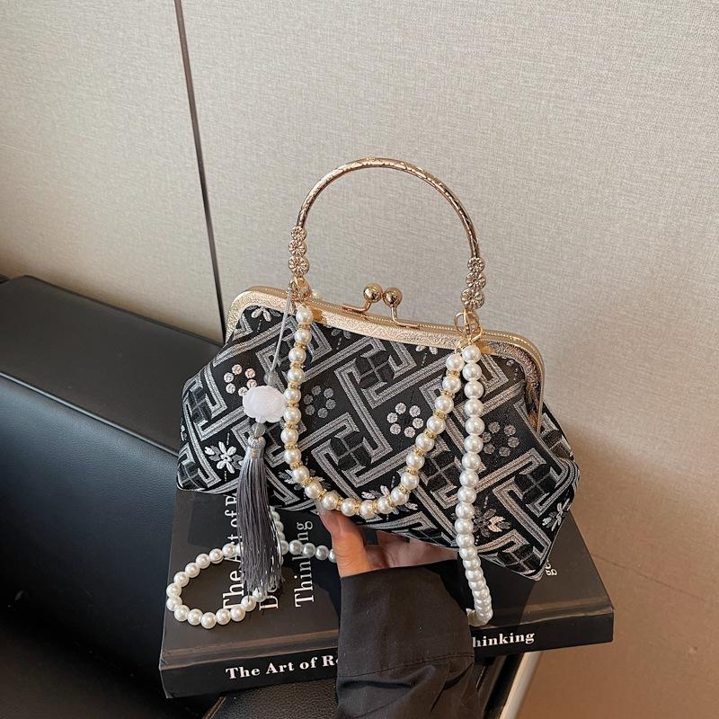 

Hand bag women s summer new niche messenger bag mouth gold bag чёрный