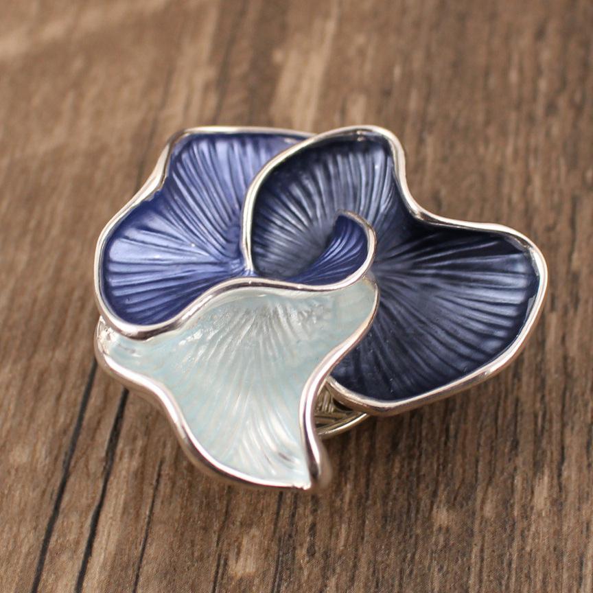 New Enamel Geometric Petal Coated Magnetic Brooch, Fashionable and Advanced Women's Multi-functional Brooch