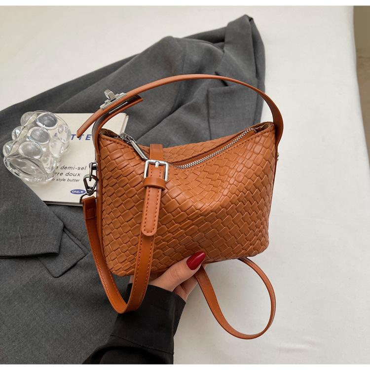 Niche popular textured woven bag women's 2025 spring and summer new Korean version fashionable and elegant one-shoulder portable messenger bag