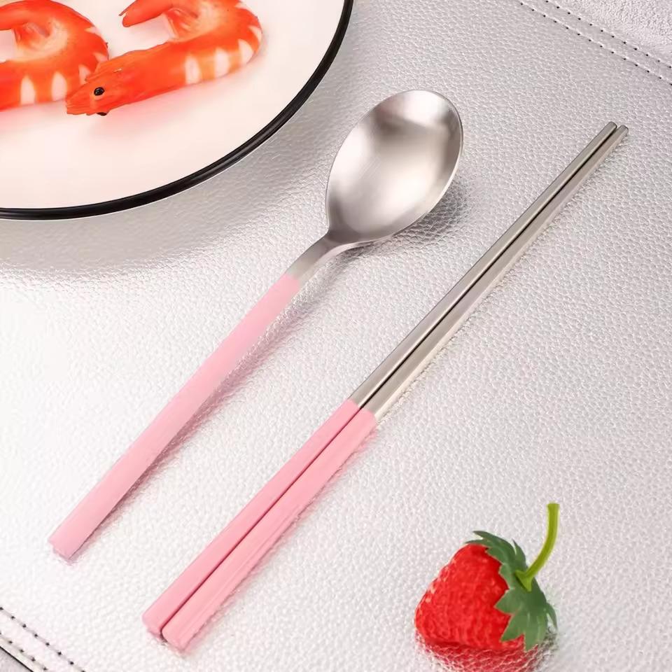 

Cutlery Set 2Pcs Tableware Set Korean Spoon Chopsticks Stainless Steel Matte Dinnerware Set Kitchenware for Home Christmas Gift розовый