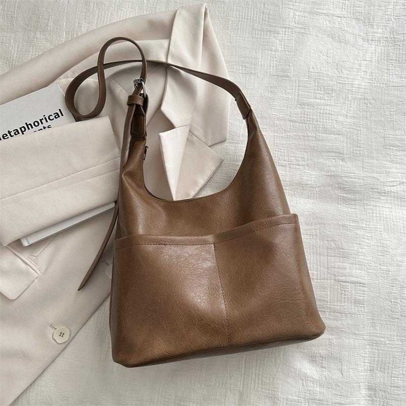 Women's New Winter Casual Trendy One-shoulder Crossbody Bag Solid Color Commuter Bucket Bag