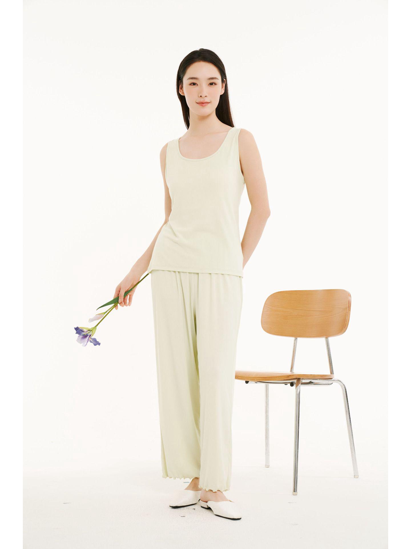 2026 Spring/Summer Women s Sleeveless Solid Color Slimming Vest Top Pullover Base Layer One Size