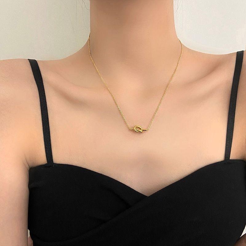 Personalized knotted necklace women's senior design sense niche 2025 new collarbone chain