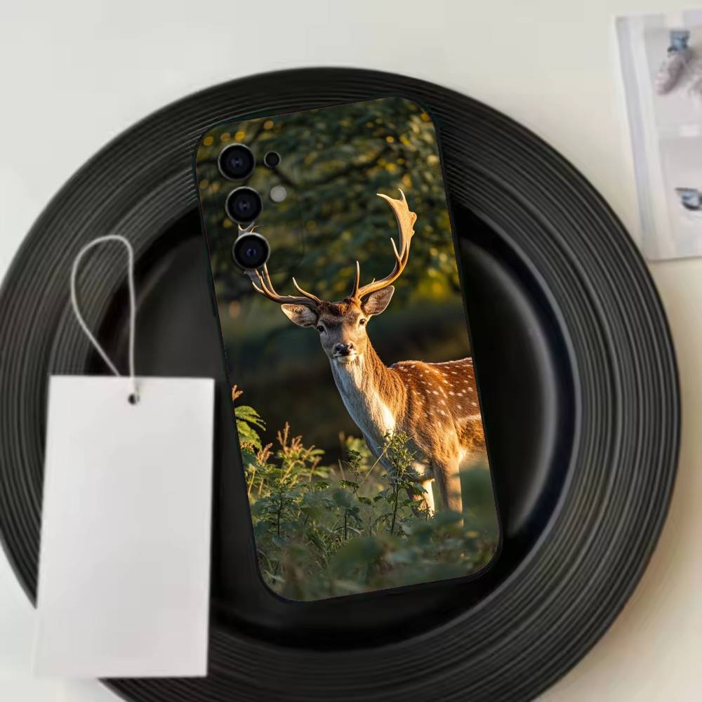Sika D-Deer Illustration Phone Case For Samsung S25,S24,S21,S22,S23,S30,Ultra,S20,Plus,Fe,Lite,Note,10,Black Cover