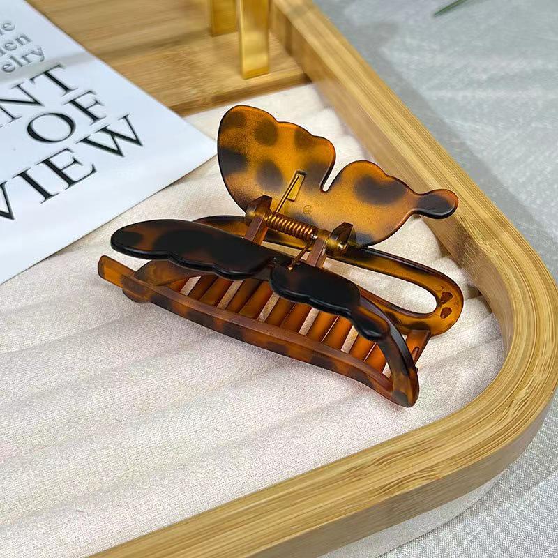 Elegant French Retro Butterfly Claw Clip for Women – Durable, High-End Hair Accessory