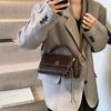 Super fire small bag women's autumn and winter retro 2025 new fashion messenger bag women's versatile portable work small square bag