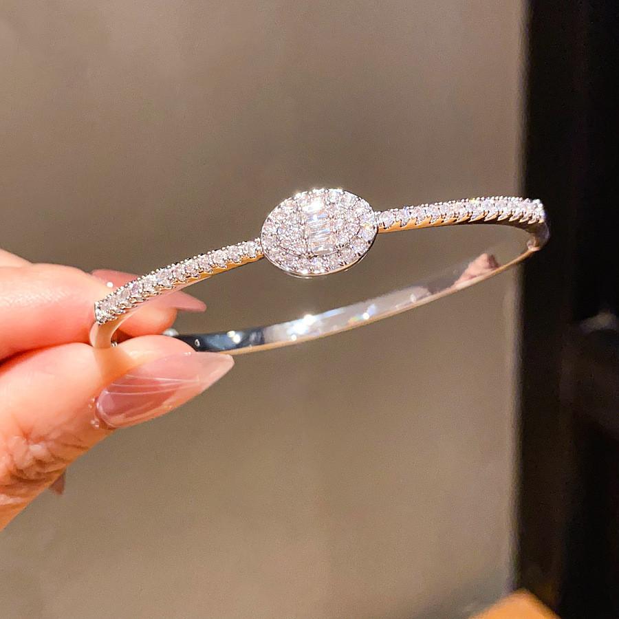 Modeschmuck Ovaler Zirkon Kupferarmband Mit Vergoldung Für Elegantes Tragen