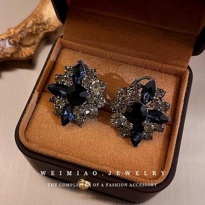 Orecchini a lobo Fiore di Diamante Ago d'Argento - Stile Europeo & Americano, Design Elegante e Unico
