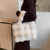 Dames Pluizige Schoudertassen Winter Top-Handvat Handtas Pluche Tote Bag Effen Kleur Commuter Veelzijdige Handtas CLE